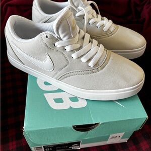 Nike SB Check CNVS/light bone/white 6.5/ youth new in box